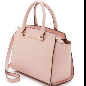 Pink Michael Kors purse👛